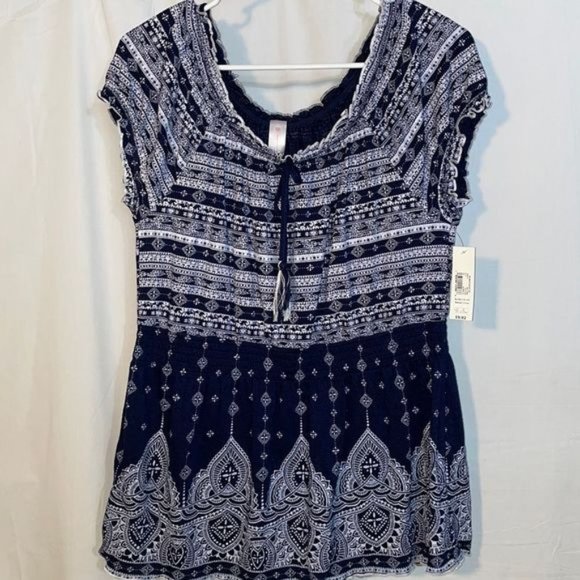 Tops - NoBoundaries shirt